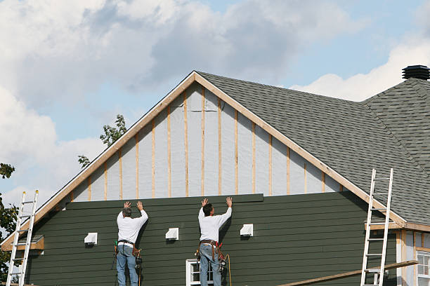 Professional Vinyl Siding technician working in Lawrenceburg, IN
